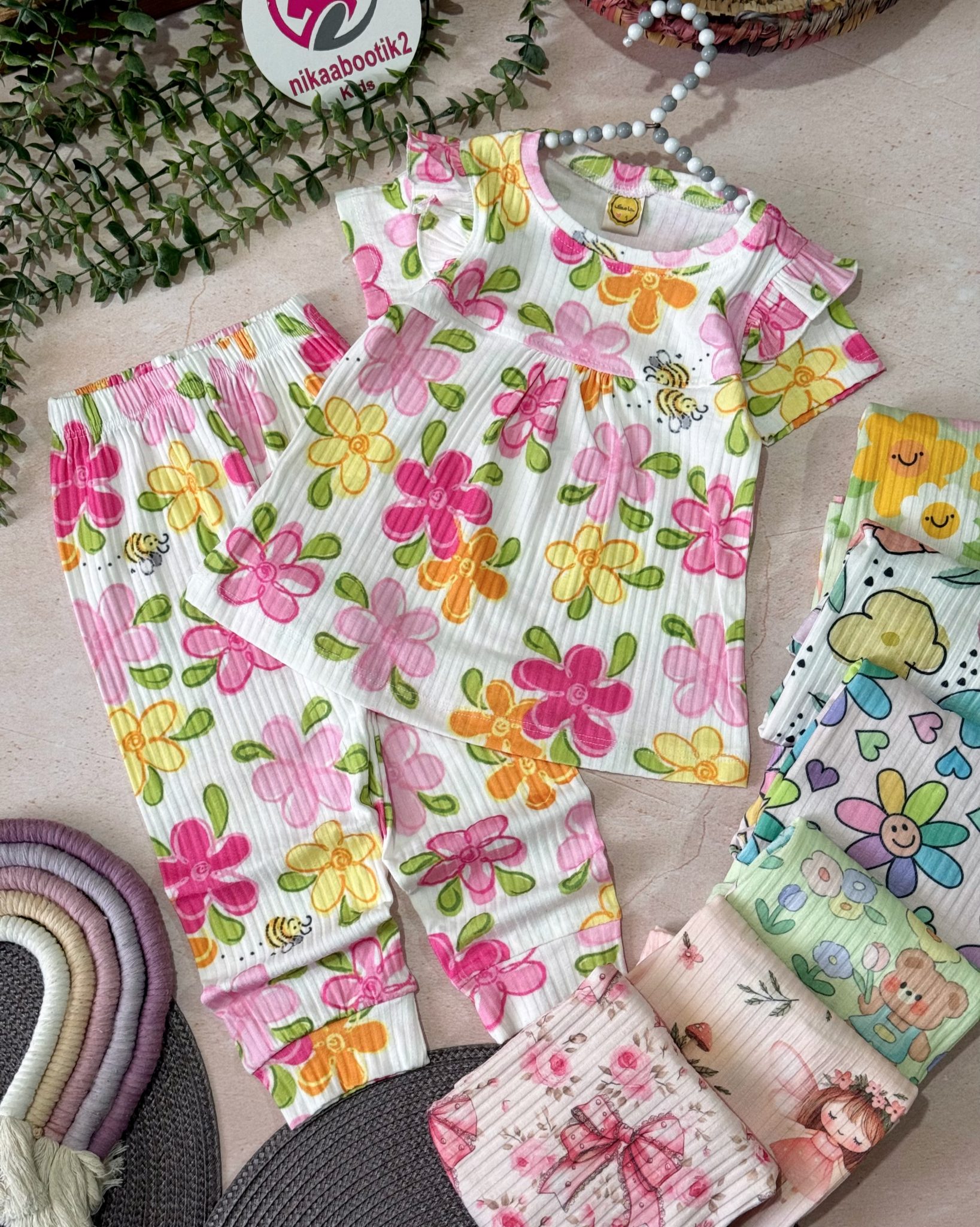 photo-output تیشرت شلوار رنگارنگ - Image 1