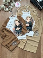 بلوز شلوار دخترک نشسته