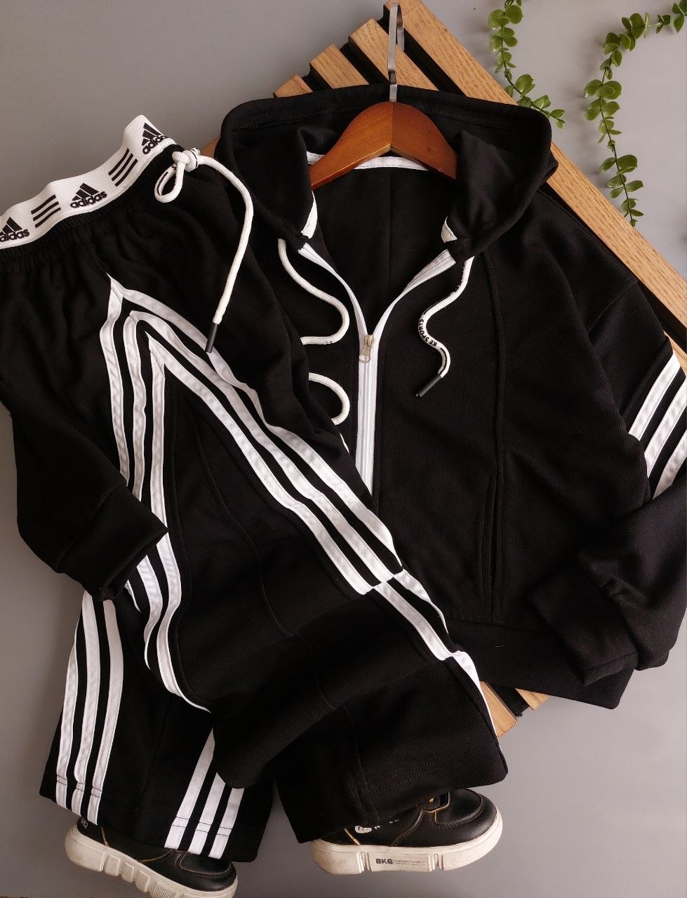 EFAF8EA6-2AFC-44CD-8869-95DDB315C42D سویشرت شلوار adidas - Image 1